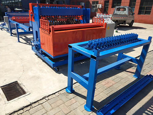 Automatic construction mesh welding machine