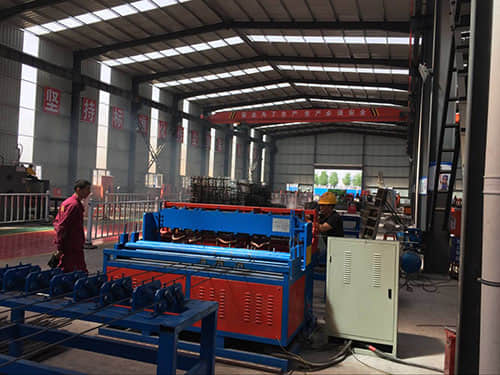 Automatic tunnel support mesh machine